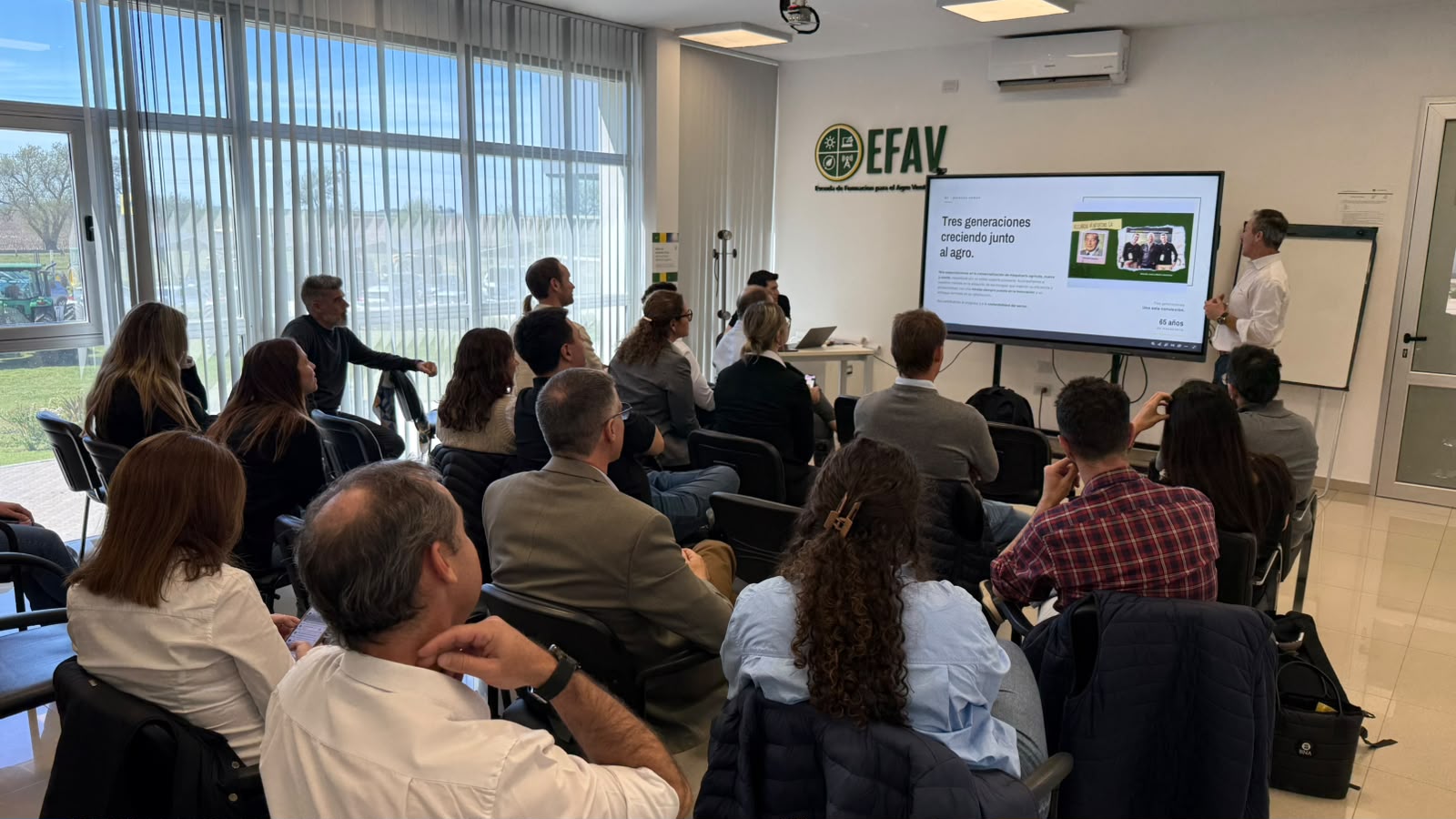 Workshop Human-Tech en la EFAV: formación agro con el equipo del programa.